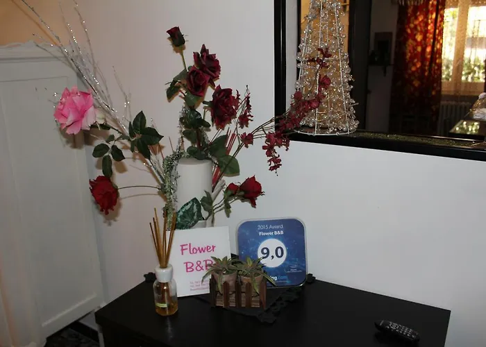 Flower בית הארחה